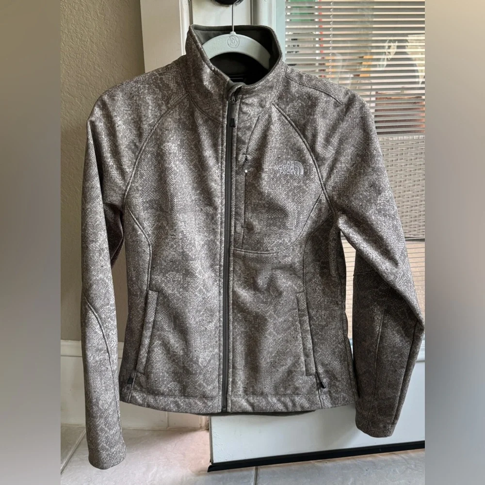 *NEW* - NORTH FACE "WOMEN'S' NEVER STOP EXPLORING JACKET (SMALL) - Picture 1 of 13